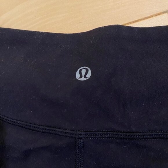 Lululemon leggings size 10, full length black with graphic pattern - Picture 5 of 6